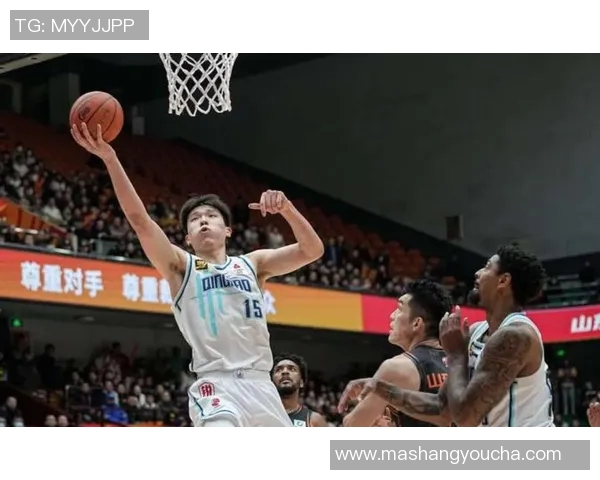 勇士与掘金激战四月二十一日NBA季后赛精彩对决引发球迷热议