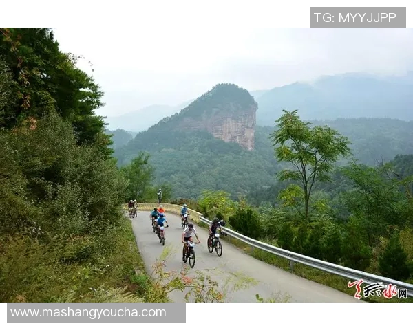 重庆极限运动队与广州极限运动队赛后复盘力量对决的精彩瞬间与启示 重庆极限运动队与广州极限运动队赛后复盘力量对决的精彩瞬间与启示