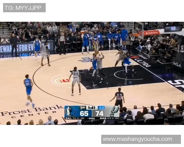 马刺与独行侠精彩对决回放全场亮点与精彩瞬间解析 马刺与独行侠精彩对决回放全场亮点与精彩瞬间解析